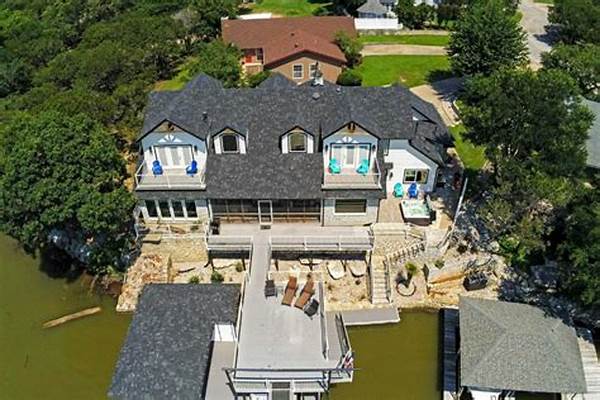 Lavish Lodgings Near The Lake